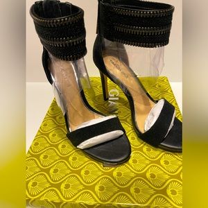 Gianni Bini black heels